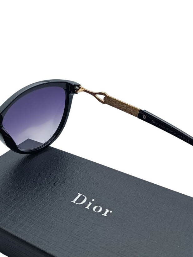 عینک آفتابی Dior مدل 6053 از نمای داخل و اتصال دسته ها